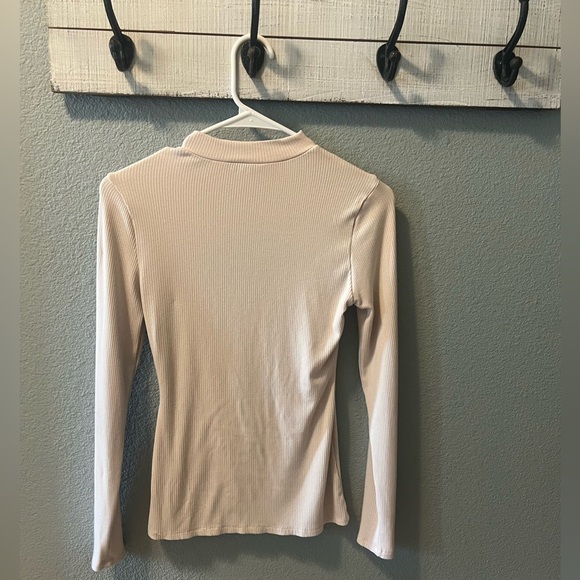 BOHME CARLY RIBBED Cutout top in oatmeal size Small - Picture 3 of 5